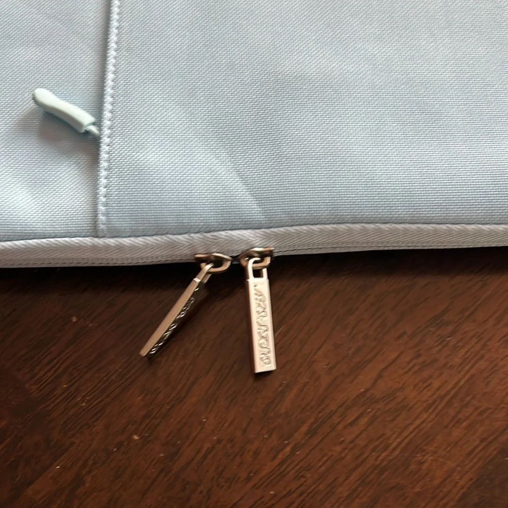 iPad/tablet zippered padded carrying case light blue new without tag